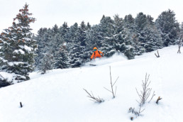 Skiing off piste with a guide in Meribel in the powder