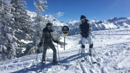 Private ski lesson with skiers on the Jean Blanc piste in Courchevel