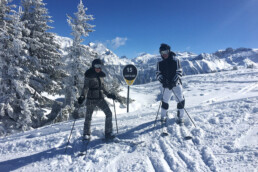Private ski lesson with skiers on the Jean Blanc piste in Courchevel